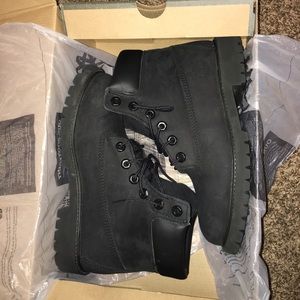 BLACK TIMBERLAND BOOTS